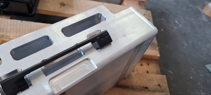 A7 C8 4K CHÂSSIS FIXATION BATTERIE DODATKOWEGO 4K0915171E A6 C8 4K