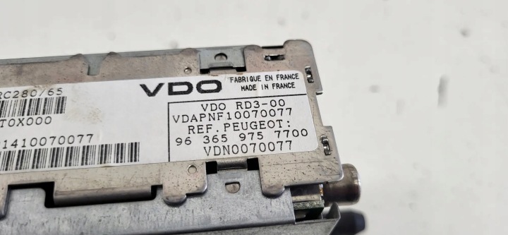 RADIO SANS NAVIGATION PEUGEOT 307 (3A/C) 9636597577 2.0L DIESEL 79KW 2001