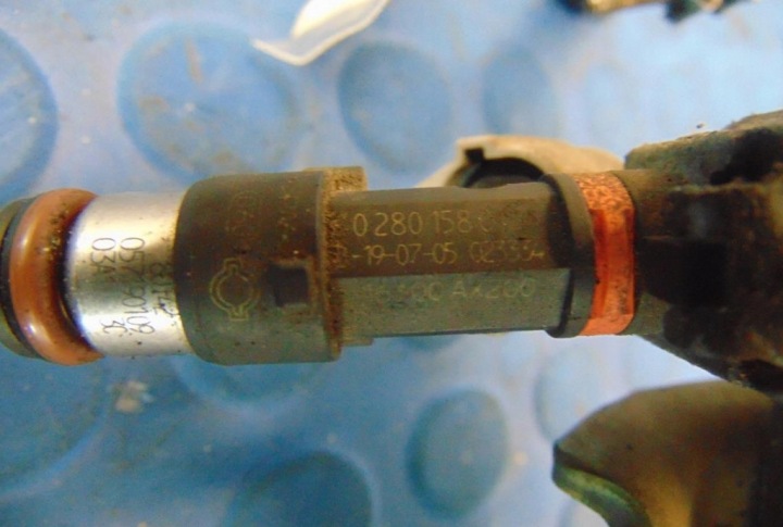 NISSAN MICRA K12 1.2 16V HAYON K.L Z11 K.S CR12DE MOULURE INJECTION 02801580
