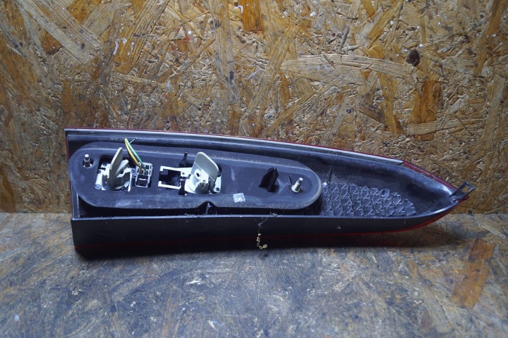 VOLVO V70 II LIFT PHARE DROIT ARRIÈRE (C1752)
