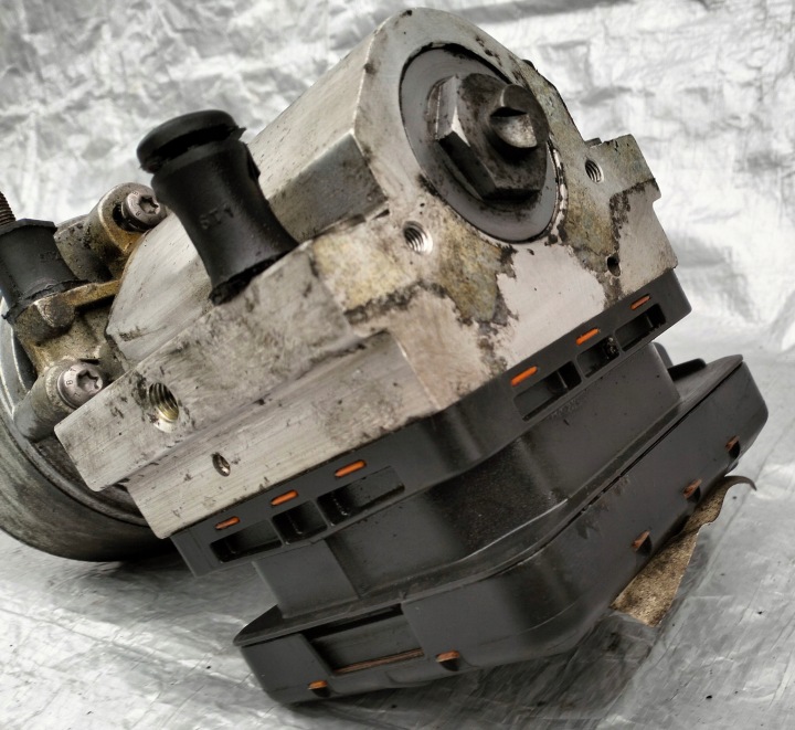POMPE HYDRAULIQUE SUSPENSIONS LDS CITROEN C5 III X7 08-18 9654068680