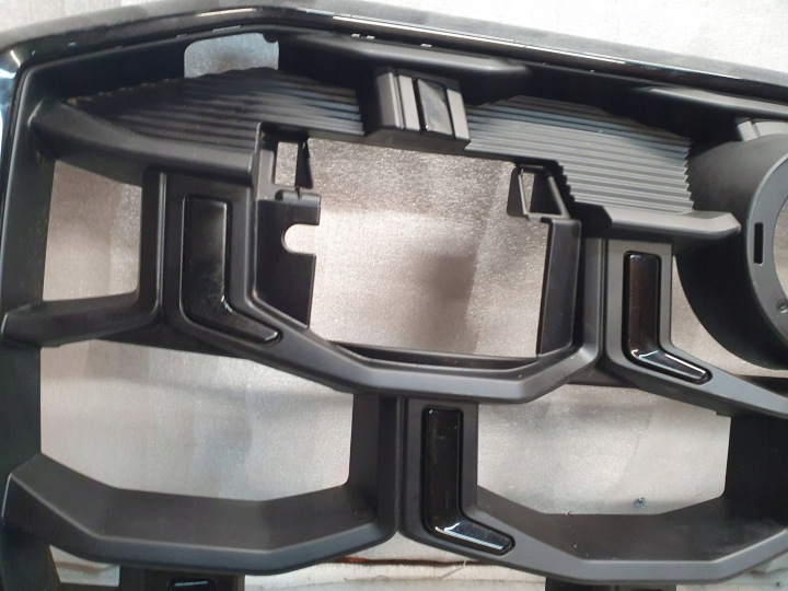 GRILLE AVANT AVANT AUDI SQ7 4M0853651BD GENUINE