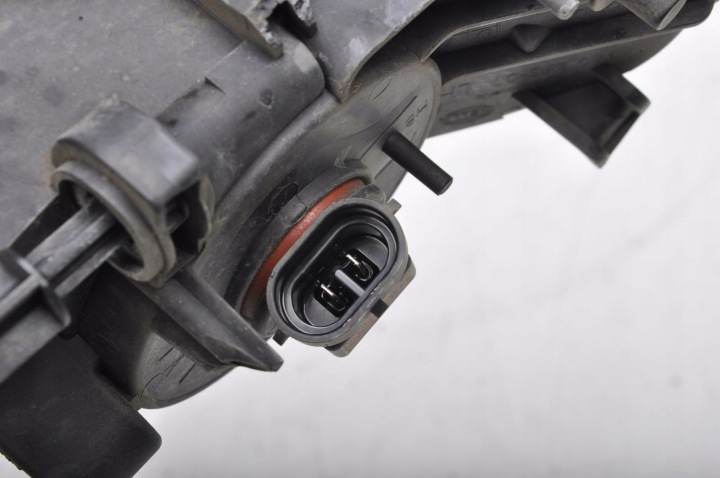 AUDI A3 8V PHARES ANTIBROUILLARD GAUCHE 8V0941699D