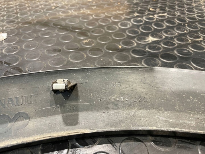 RENAULT CAPTUR II 2 19- MOULURE REVÊTEMENT SUR AILE DROIT AVANT AVANT
