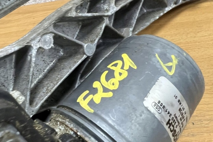 PETIT MOTEUR MÉCANISME ESSUIE-GLACES BMW 7 (E65, E66, E67) 0390241868 3.0L