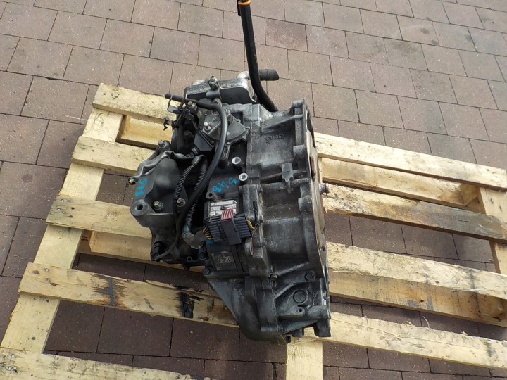 OPEL CORSA D 1.4 16V 90KM BOÎTE AUTOMATE 55556673A