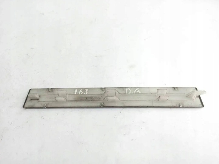 ARRIÈRE DROITE MOULURE DÉCORATIVE SEUIL MERCEDES-BENZ M (W163) A1636861620