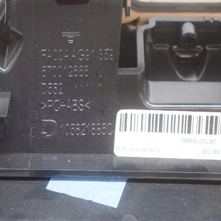 MASERATI GHIBLI 2014 ÉLÉMENT TABLEAU DE BORD INSTRUMENTATION BAS
