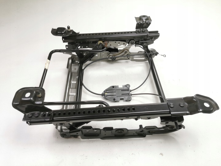 CHÂSSIS FIXATION SIÈGES FORD OE 1336040