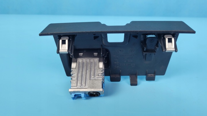 BMW 3' G20 330E 21R PRISE TRANSMISSION USB PROTECTION TUNNELS 6807232 8711939