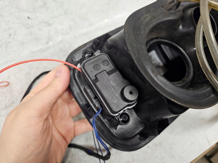 CLAPET GOULOTTE DE REMPLISSAGE CARBURANTS AUDI A6 C7 UNIVERSEL 4G0809906A