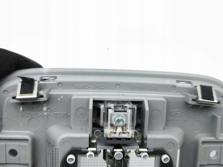 HYUNDAI KONA I AMPOULE PLAFONNIERS ARRIÈRE 2022 92850J9100