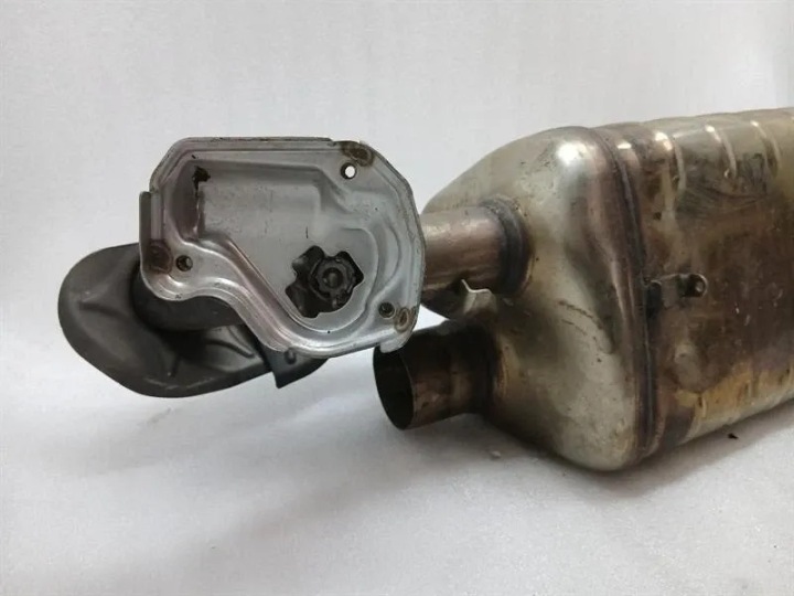 SILENCIEUX ÉCHAPPEMENT PORSCHE 911 992 992251052A SILENCIEUX ÉCHAPPEMENT