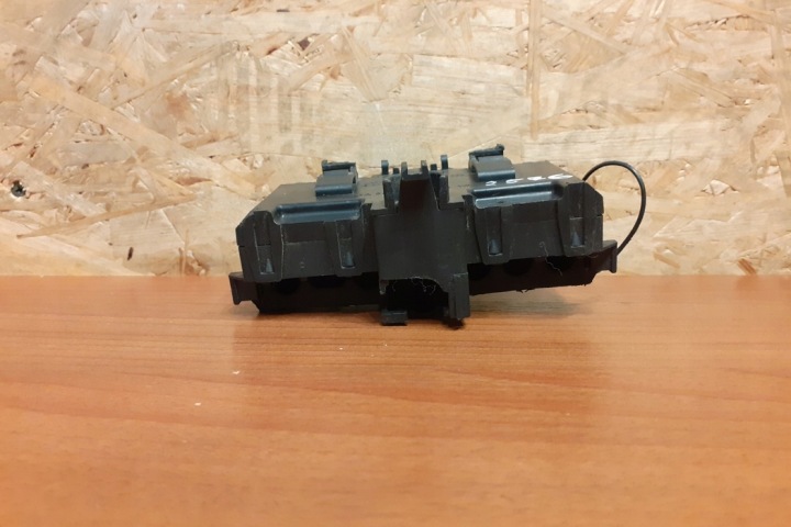 SERRE-CÂBLE BATTERIE MERCEDES-BENZ C (W203) A2035450803 2002