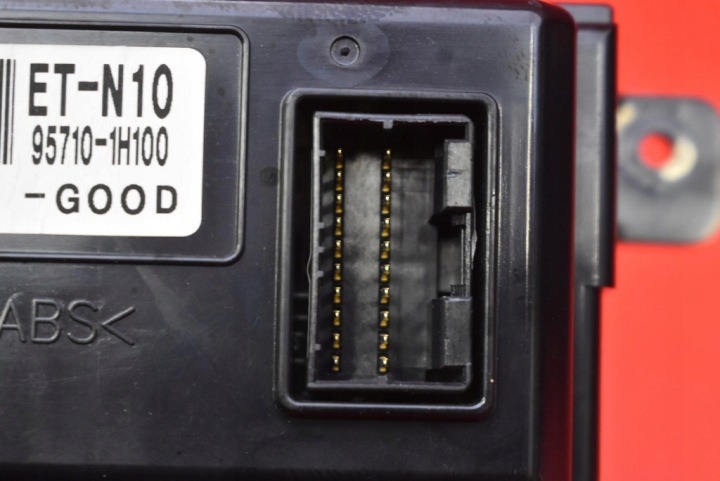 MONITEUR RADIO 95710-1H100 KIA CEED 1 I 07-10