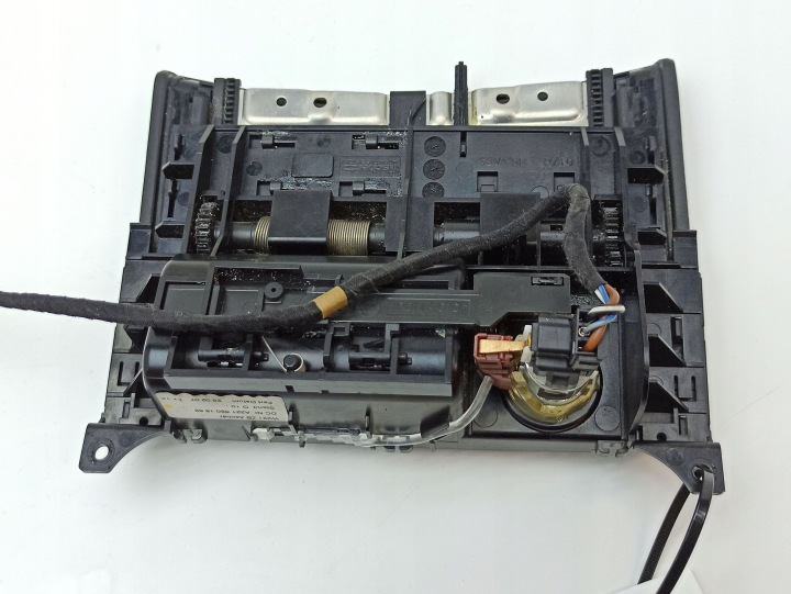 MERCEDES-BENZ AVEC W221 CENDRIER AVANT TUNNELS CENTRAL A2216801552