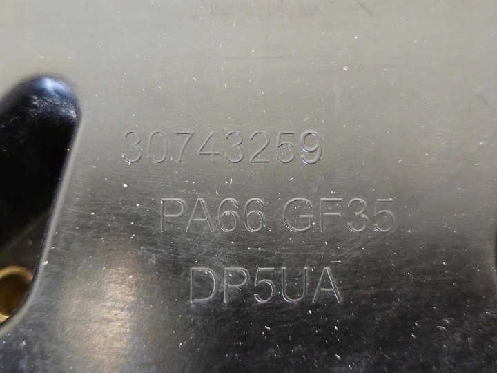 COUVERCLE DE SOUPAPES COLLECTEUR ADMISSION VOLVO V50 S40 C30 C70 V70 2.4 D5 30743259