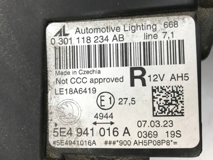 SKODA OCTAVIA IV PHARE DROITE AVANT COMPLET LED 5E4941016 A ORIGINAL