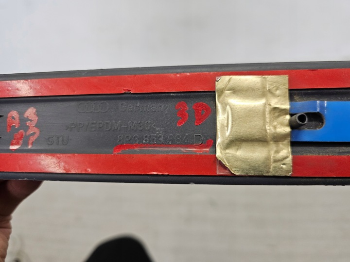 AUDI A3 8P 3D MOULURE GARDE-BOUE DROITE ARRIÈRE ARRIÈRE 8P3853984D