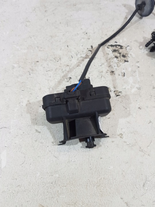 SERVOMOTEUR BOUCHONS CARBURANTS 5N0810773E VW TIGUAN 5N 2.0 TDI 12R LIFT