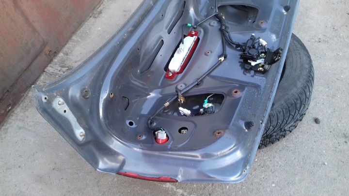 COUVERCLES DE COFFRE ARRIÈRE ARRIÈRE MAZDA 3 BK BERLINE 04- 29Y