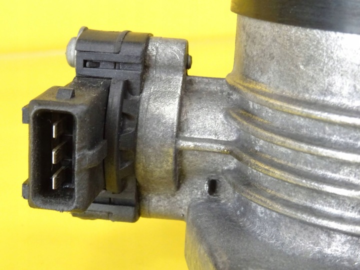 PAPILLON DES GAZ BMW 5 E39 13631721456 1433385 NR2