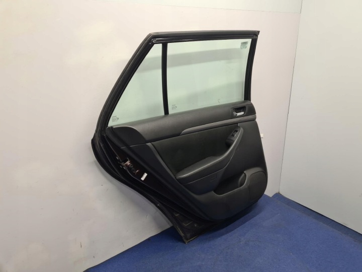 TOYOTA AVENSIS T25 LIFT UNIVERSEL PORTES ARRIÈRE GAUCHE 3N0