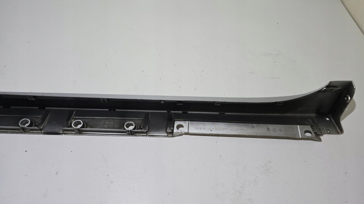TOYOTA PRIUS III 3 MOULURE SEUIL DROITE 75850-47010
