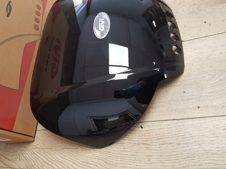 COUVERCLE REVÊTEMENT VERS COFFRE DE RANGEMENT CENTRAL V46 MONOKEY GIVI C46N902
