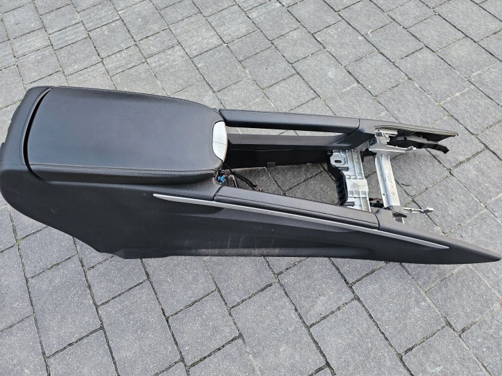 ACCOUDOIR NOIR ÉTAT EN TRÈS BON ÉTAT MERCEDES ML W164