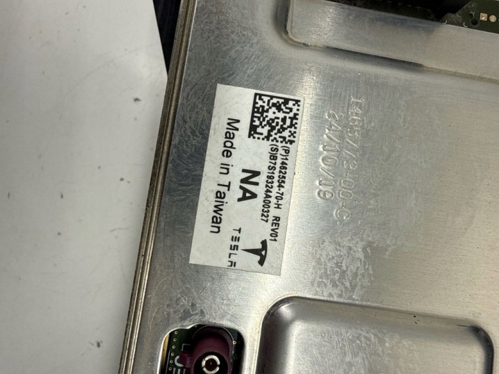 AUTRE DISPOSITIFS TESLA MODÈLE 3 146577200A