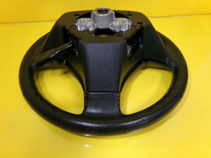 VOLANT CUIR AVEC COUSSIN TOYOTA COROLLA VERSO GS120-01450 NR59