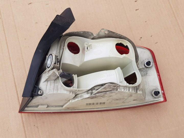PHARE GAUCHE ARRIÈRE DANS AILE AUDI A4 B7 BERLINE 2004-2008 SUPER ÉTAT