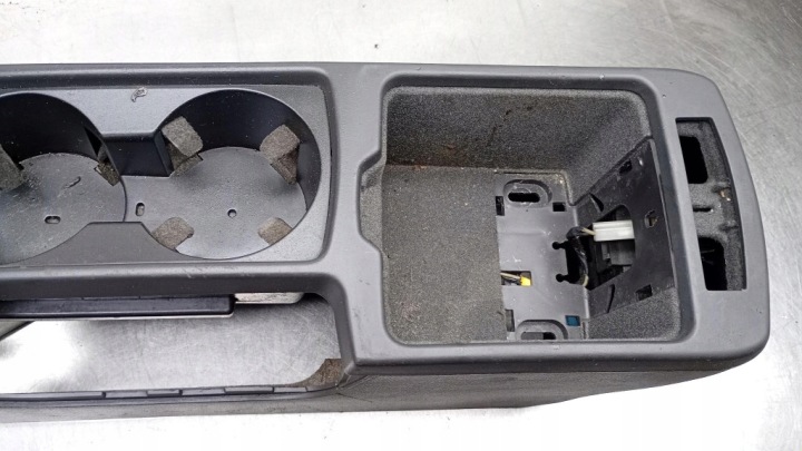 ACCOUDOIR VOLVO V50 8687408