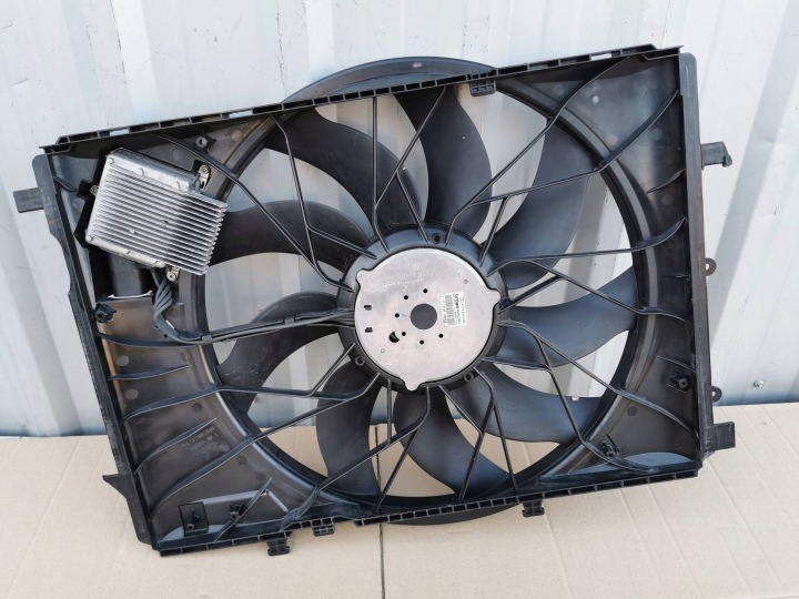 MERCEDES E-KLASA W212 AMG SL CLS VENTILATEUR RADIATEUR 850W A2129061002