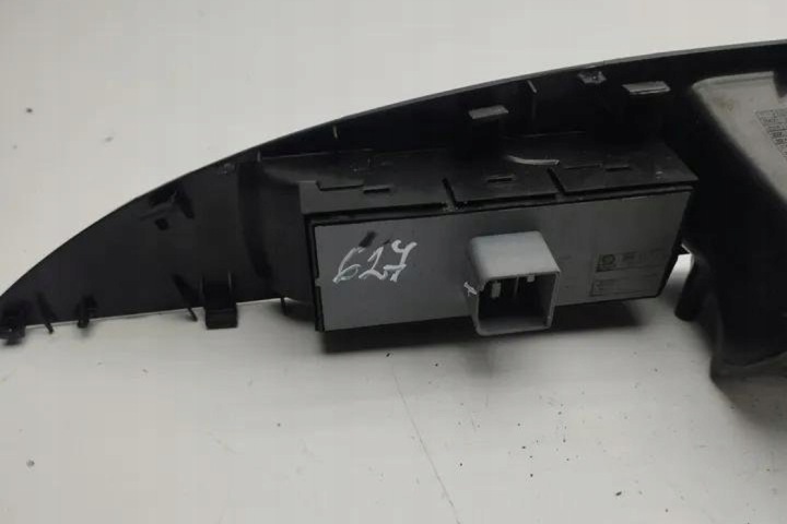 BOUTON COMMANDE VITRE DROITS AVANT PORTES SEAT ALTEA (5P1)