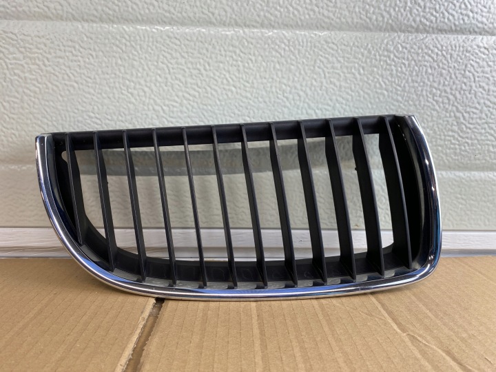 BMW E90 E91 AVANT LIFTINGIEM RÉSERVOIR CALANDRE GRILLE DROITE