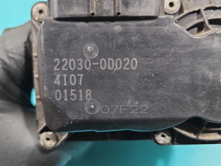 PAPILLON DES GAZ TOYOTA COROLLA VERSO II 22030-0D020 1.6 VVTI