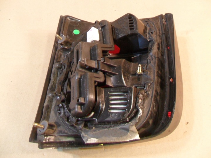 NISSAN MICRA K11 1992-1998 PHARE GAUCHE ARRIÈRE ARRIÈRE