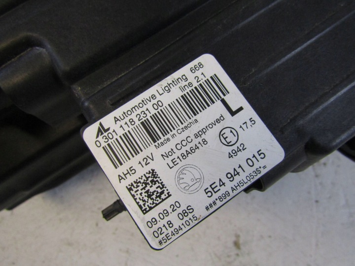 SKODA OCTAVIA IV PHARE GAUCHE AVANT COMPLET LED 19R--5E4941015