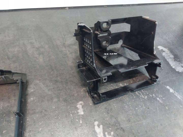 CHÂSSIS RADIO TABLEAU DE BORD INSTRUMENTATION 2DIN VOLKSWAGEN PASSAT B5 3B0858069