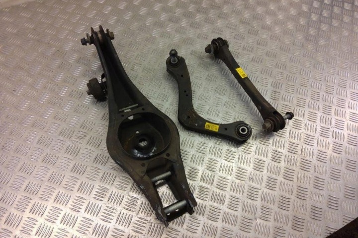 BRAS DE SUSPENSION ARRIÈRE GAUCHE HYUNDAI 55100F2BA0 31016746 ÉLECTRIQUE 2023