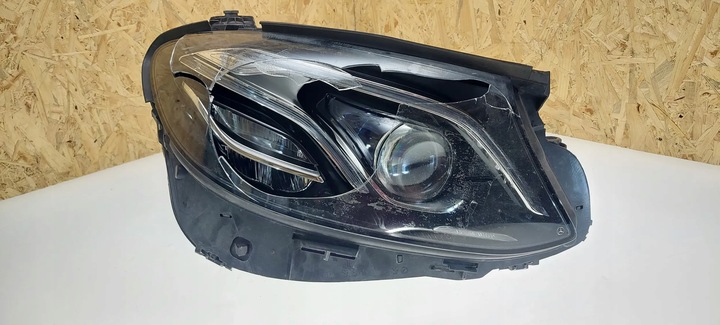 MERCEDES-BENZ E W213 2017 LAMPS FRONT photo 1 - milautoparts-fr.ukrlive.com