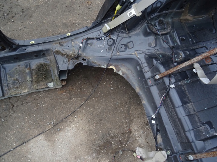 SUBARU LEGACY IV BERLINE AILE DROIT ARRIÈRE SEUIL 2004-2009ROK