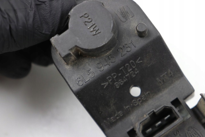 SEAT CORDOBA II 2 DOUILLE D'AMPOULE ARRIÈRE ARRIÈRE GAUCHE DROIT DANS AILE 6L5945231 EUROPE
