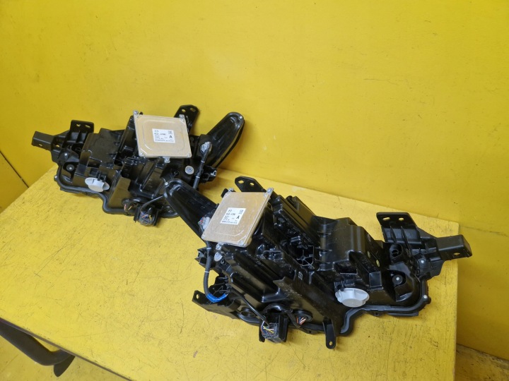 MAZDA 3 IV PHARE DROITE GAUCHE AVANT AVANT BCJH51030 BCJH51040 18-