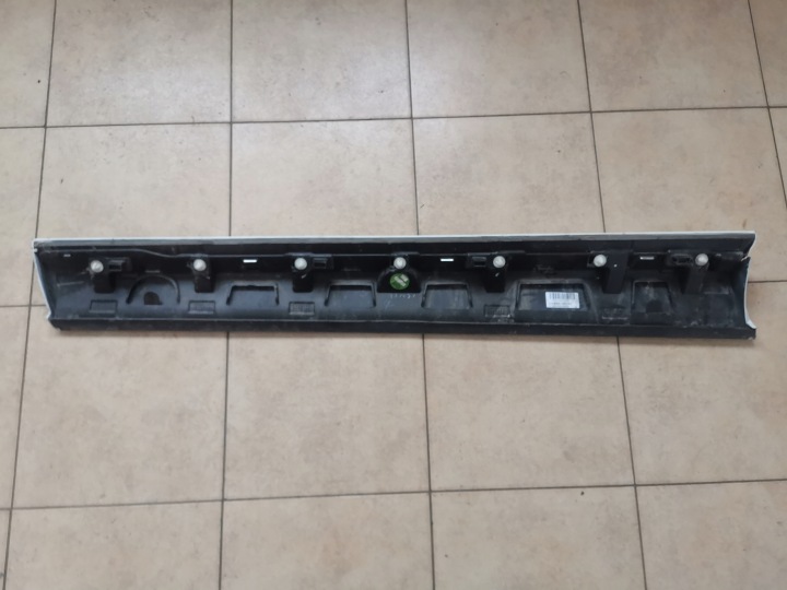 VOLVO XC60 II MOULURE PORTES DROIT AVANT 32208739