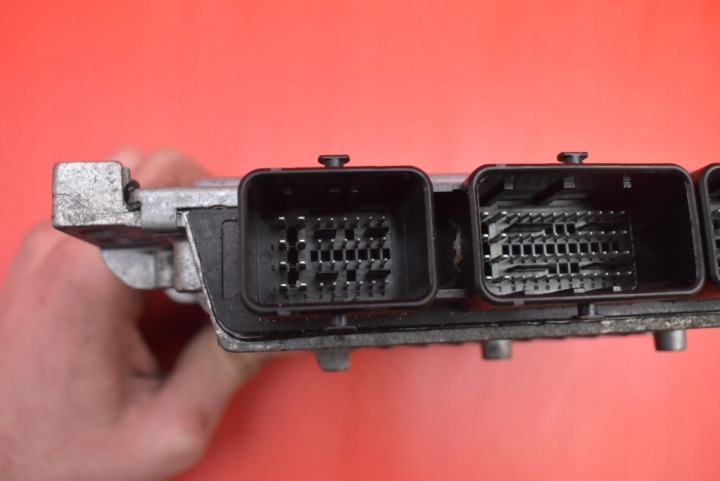 CONTRÔLEUR ORDINATEUR MOTEUR 8G91-12A650-GC FORD MONDEO MK4 2.0 TDCI 140 KM