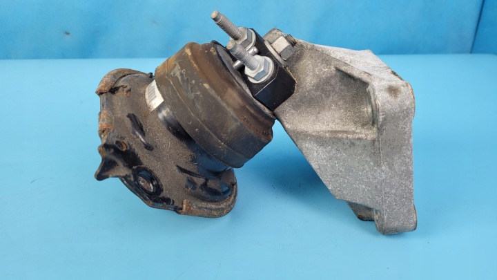 DODGE CHARGER 6.4L V8 SRT HEMI COUSSIN POIGNÉE MOTEUR DROITE 68062142AH