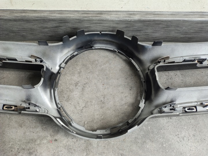 GRILLE MERCEDES E CLASSE 213 CALANDRE EN BON ÉTAT A2138880260